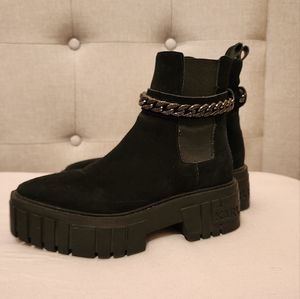Karl Lagerfeld Reign Lug Sole Boots